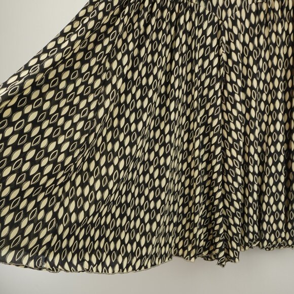 Max Studio Black and Cream Leaf Print Lined Midi Skirt Size Small - Picture 3 of 7